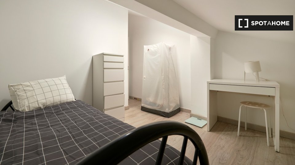 Double room Lisbon, 9 beds — photo 9