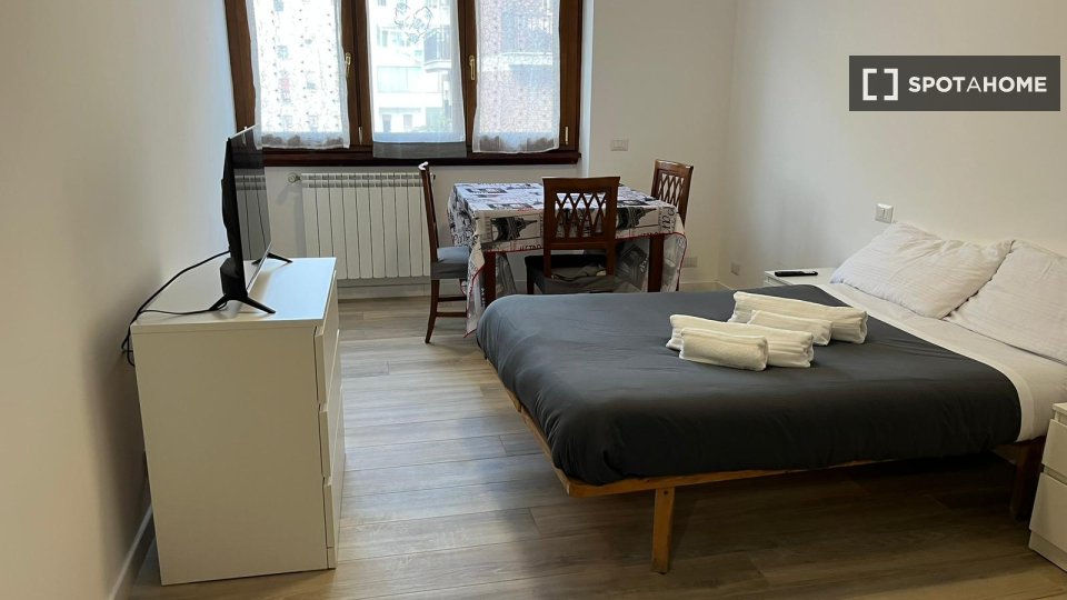 Double room Rome, 3 beds, 90m² — photo 10