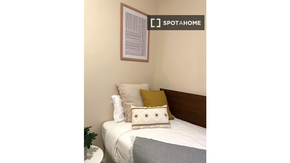 Double room Barcelona, 6 beds, 140m² — photo 4