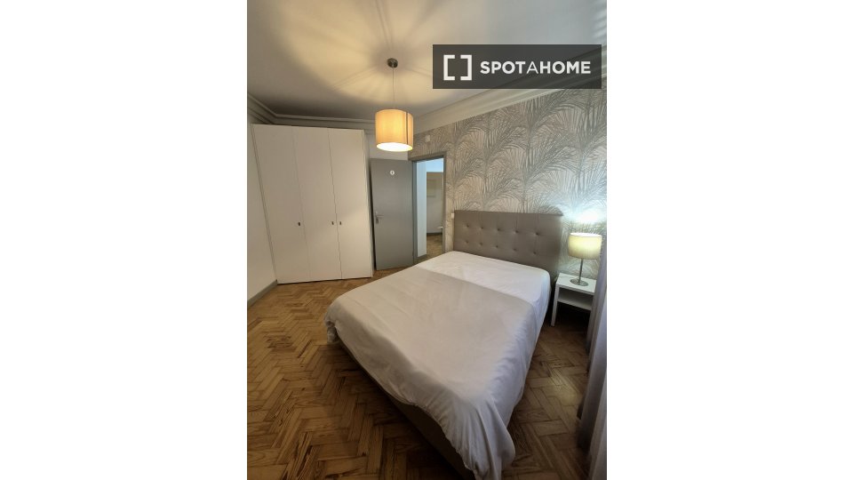 Apartment Lisbon, 4 beds, 100m² — photo 19