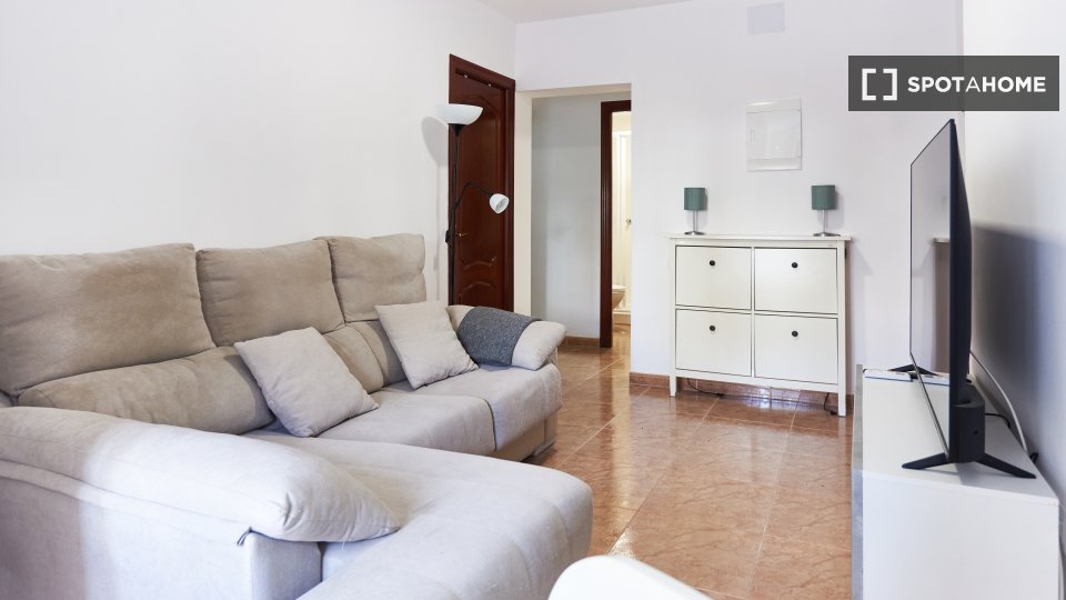 Double room Seville, 3 beds — photo 13