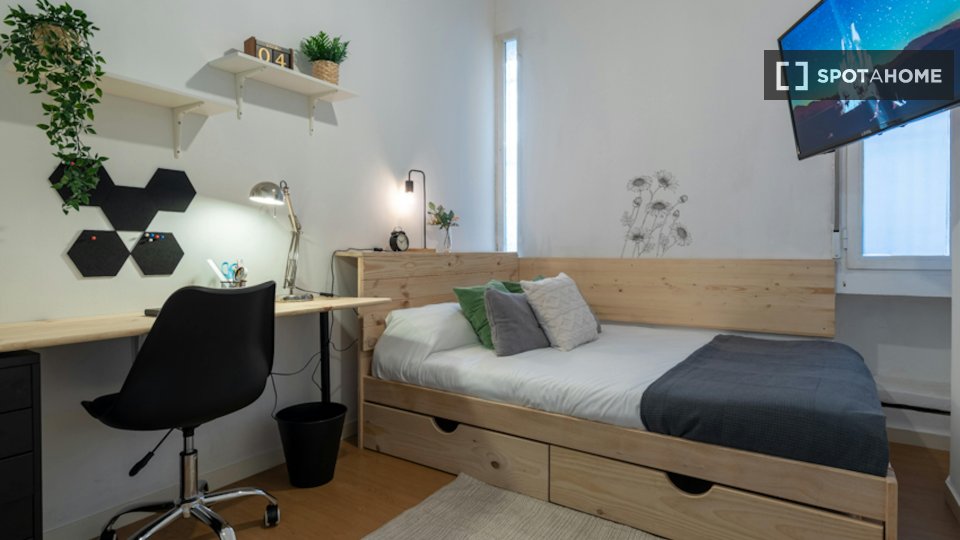 Double room Madrid, 7 beds, 160m² — photo 20