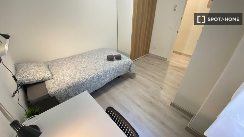 Double room Madrid, 4 beds — photo 15