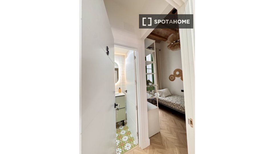 Double room Barcelona, 5 beds — photo 15