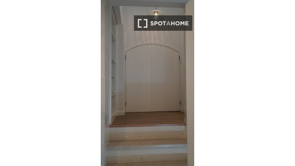 Apartment Lisbon, 3 beds, 135m² — photo 11