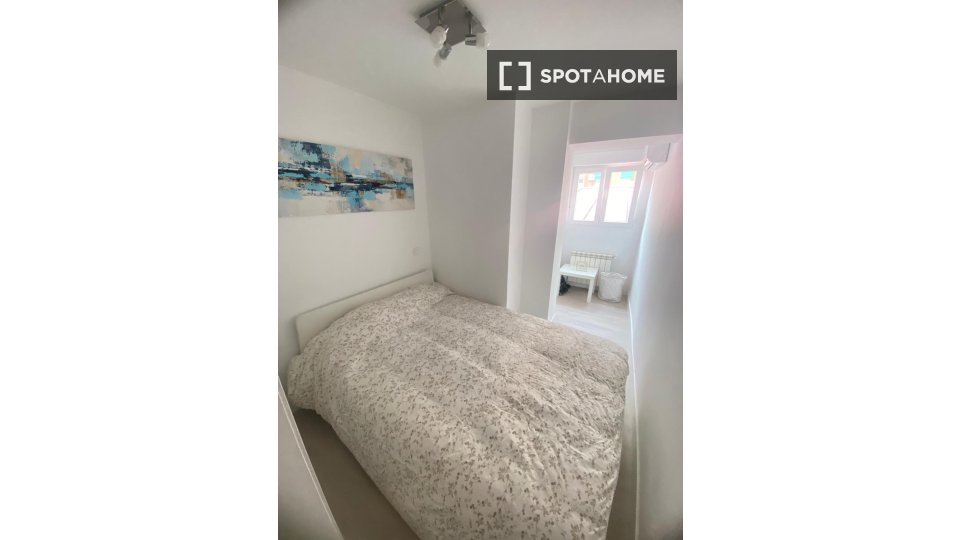 Double room Madrid, 3 beds — photo 5