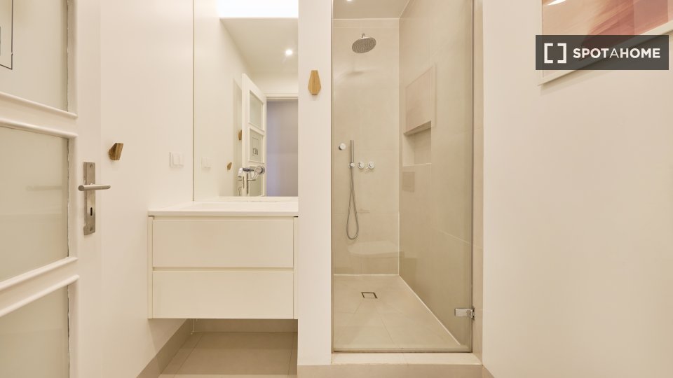 Double room Lisbon, 6 beds — photo 10