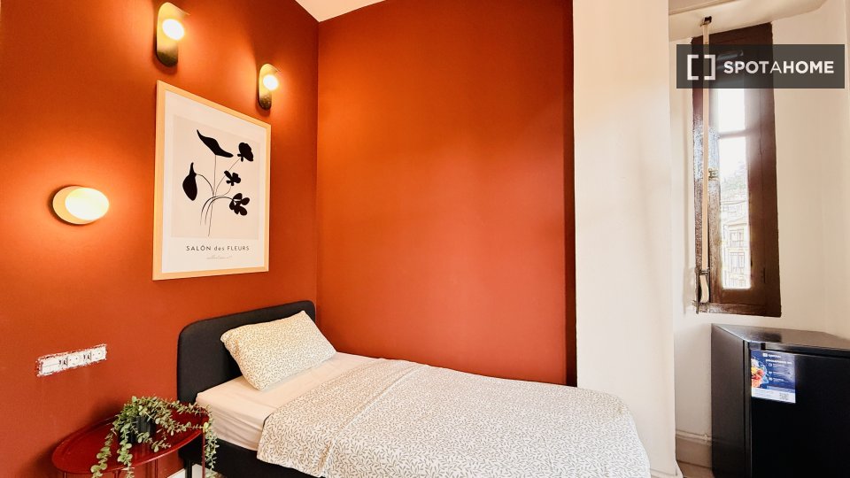 Habitación en un apartamento compartido de 6 habitaciones en alquiler en San Matías.