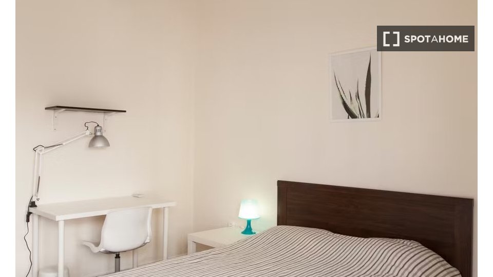 Double room Athens, 5 beds — photo 4