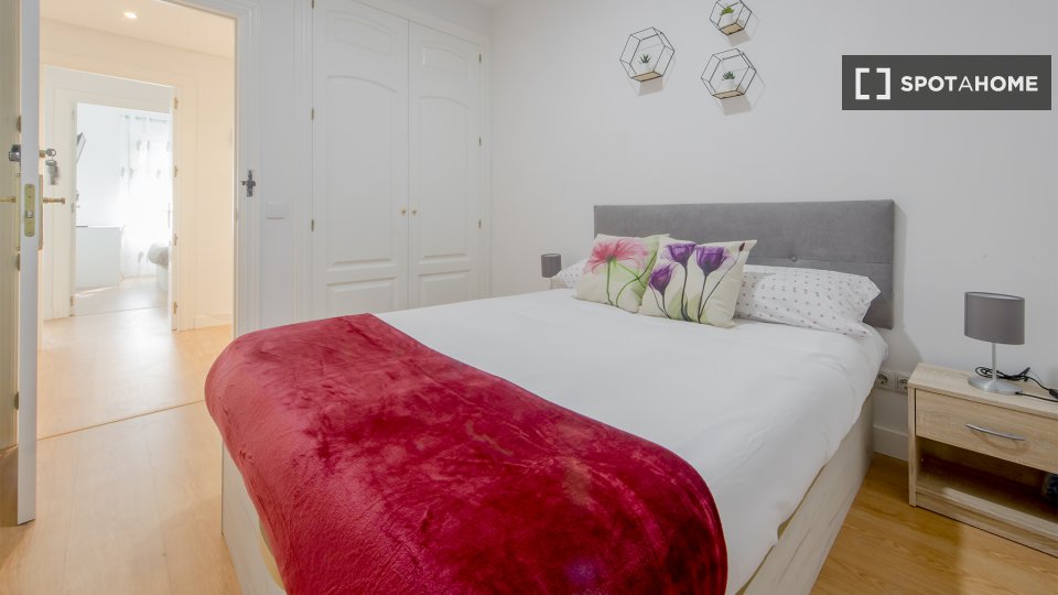 Double room Madrid, 8 beds, 200m² — photo 16