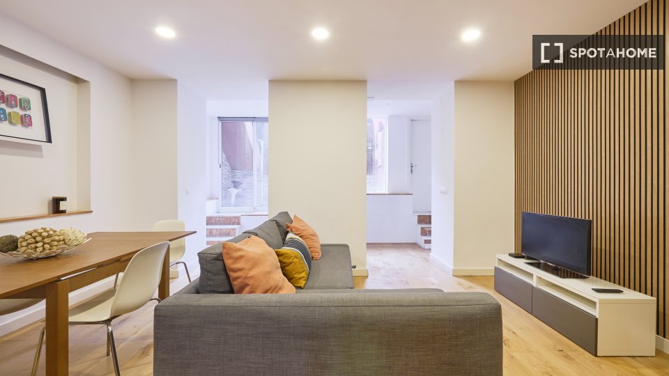 Apartment Lisbon, 2 beds, 65m² — photo 1