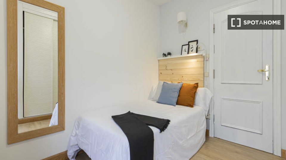 Double room Madrid, 41 beds — photo 68