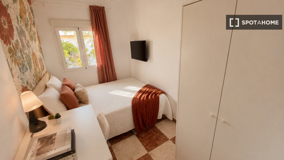 Habitación en piso de 4 habitaciones en La Palmilla, Sevilla.