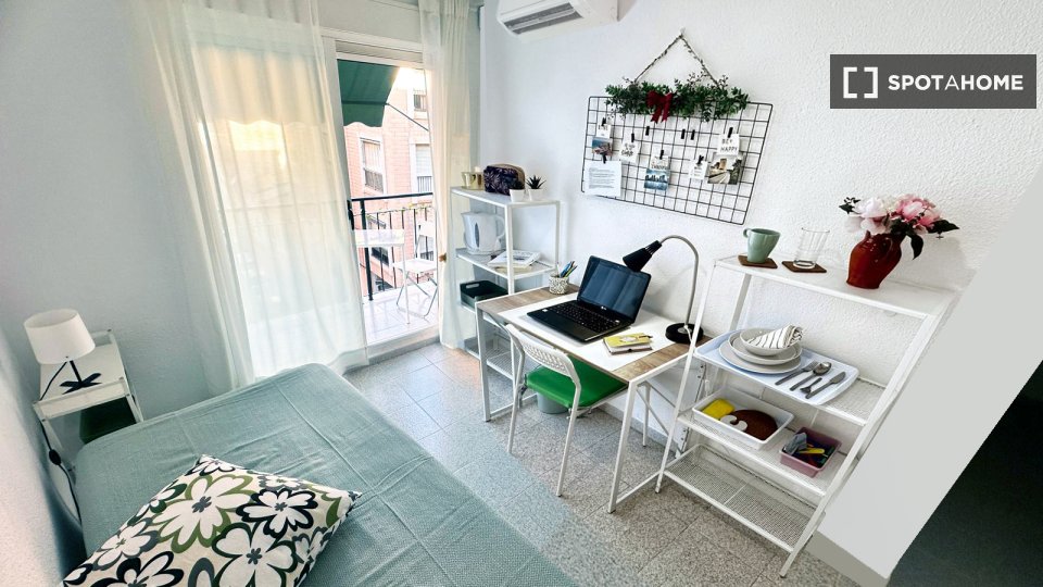 Double room Alicante, 6 beds, 110m² — photo 8