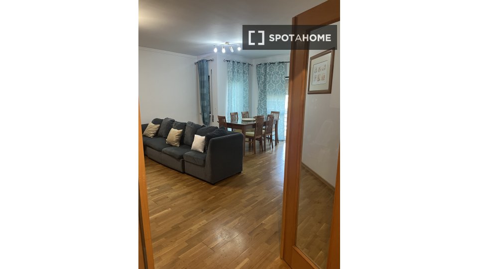 Double room Lisbon, 3 beds, 95m² — photo 13