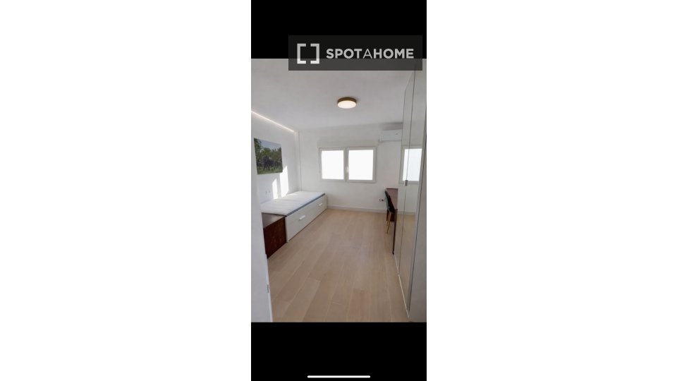 Double room Valencia, 4 beds, 80m² — photo 16