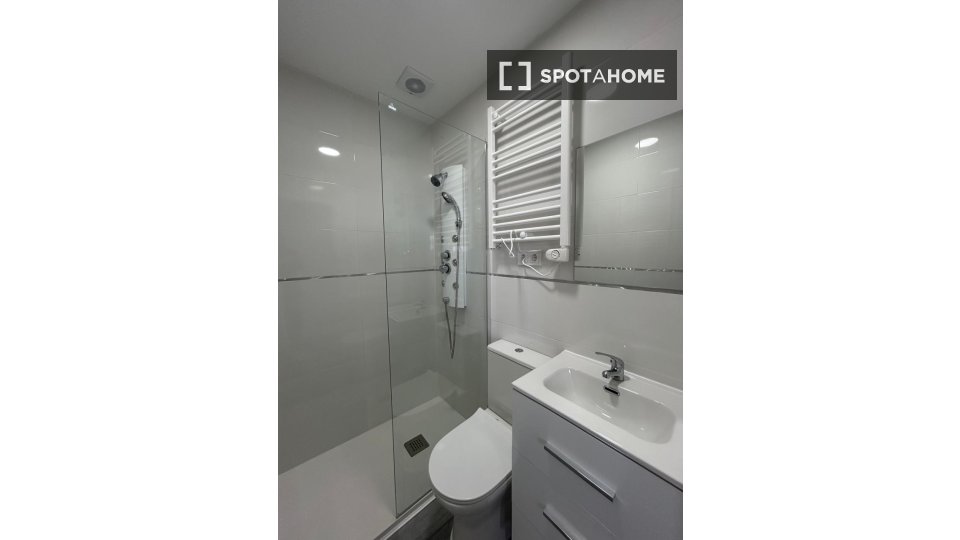Double room Madrid, 5 beds — photo 1