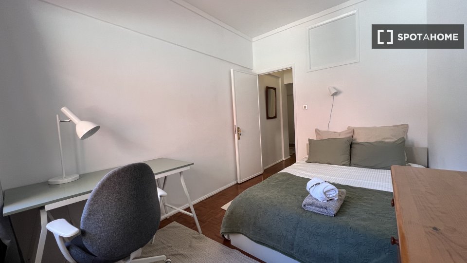 Double room Lisbon, 4 beds, 100m² — photo 5