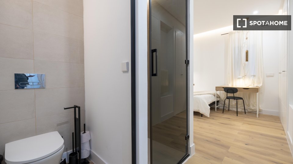 Double room Madrid, 7 beds — photo 39