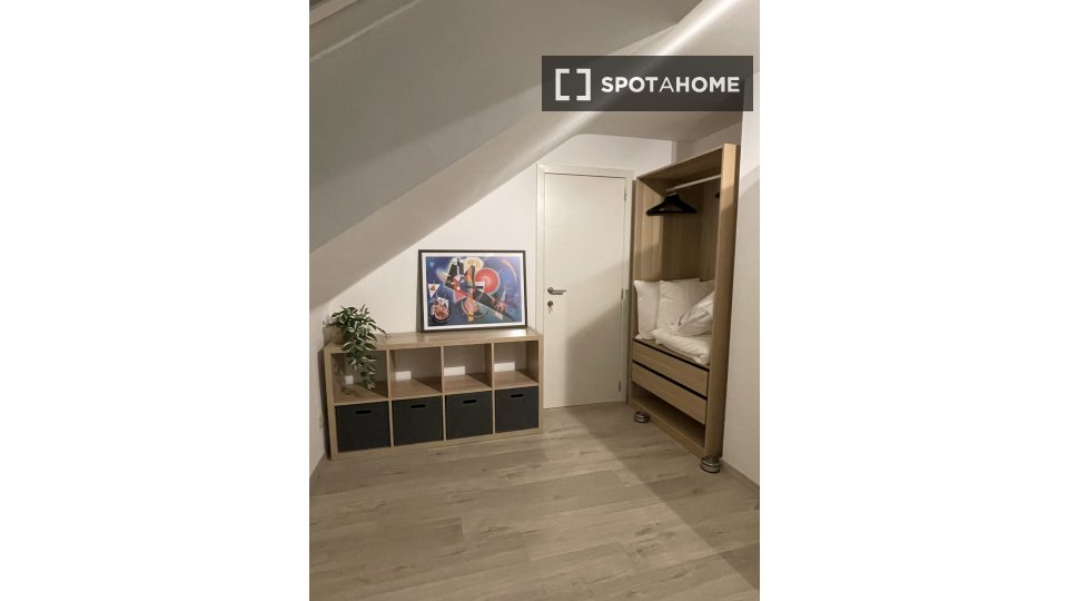 Double room Brussels, 5 beds, 225m² — photo 11