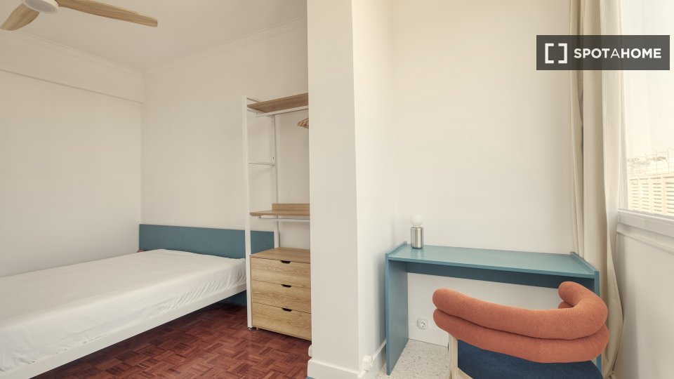 Double room Lisbon, 5 beds — photo 1