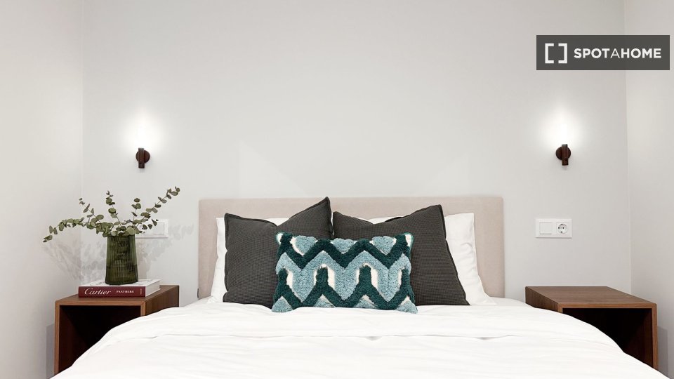 Double room Madrid, 5 beds, 100m² — photo 9
