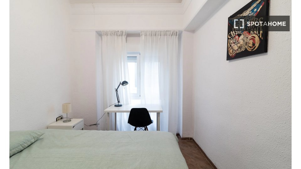 Double room Valencia, 5 beds, 250m² — photo 54