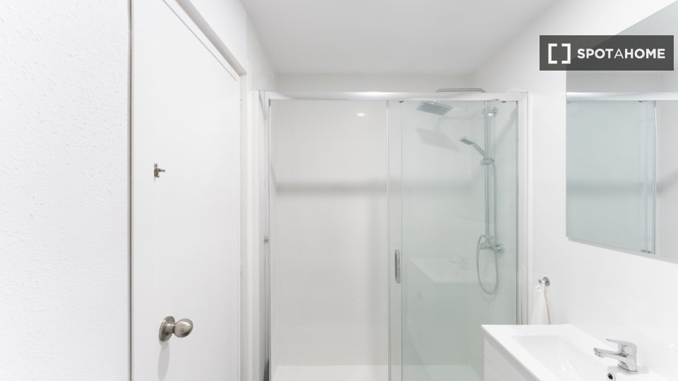 Double room Madrid, 6 beds — photo 3