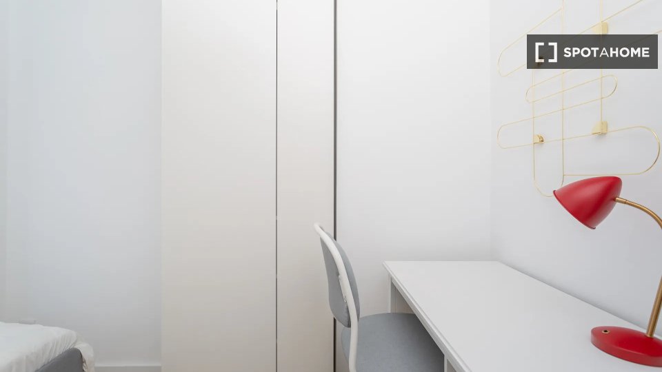 Double room Lisbon, 5 beds — photo 14