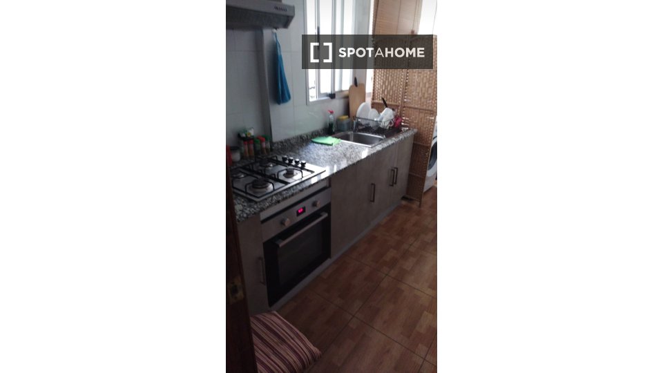 Double room Alicante, 4 beds, 89m² — photo 2