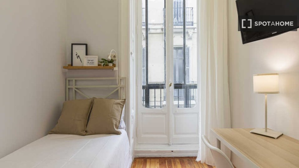 Habitación en piso compartido en Justicia, Madrid.