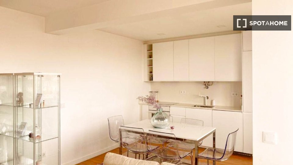 Apartment Lisbon, 2 beds, 61m² — photo 9