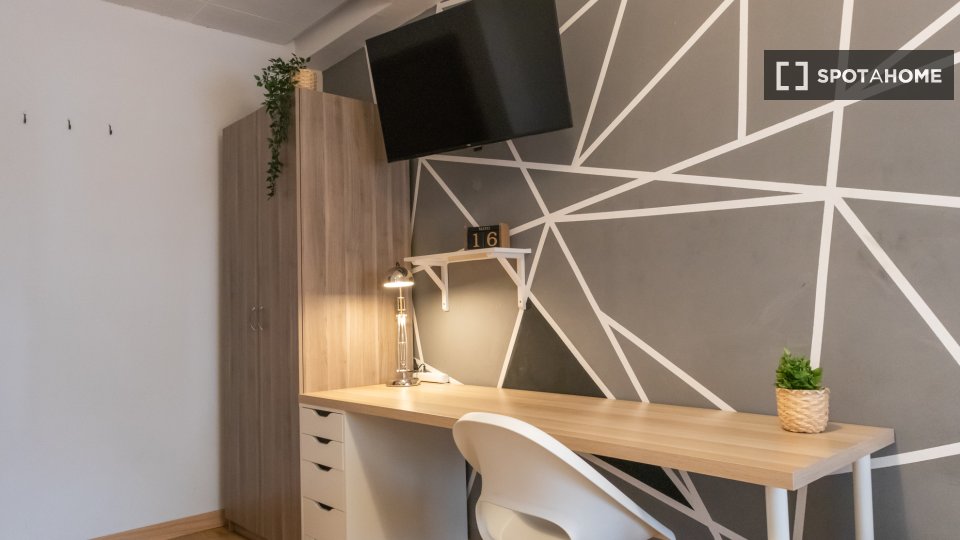 Double room Madrid, 7 beds, 160m² — photo 31