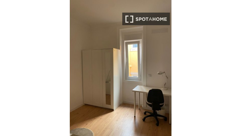 Double room Lisbon, 6 beds — photo 11