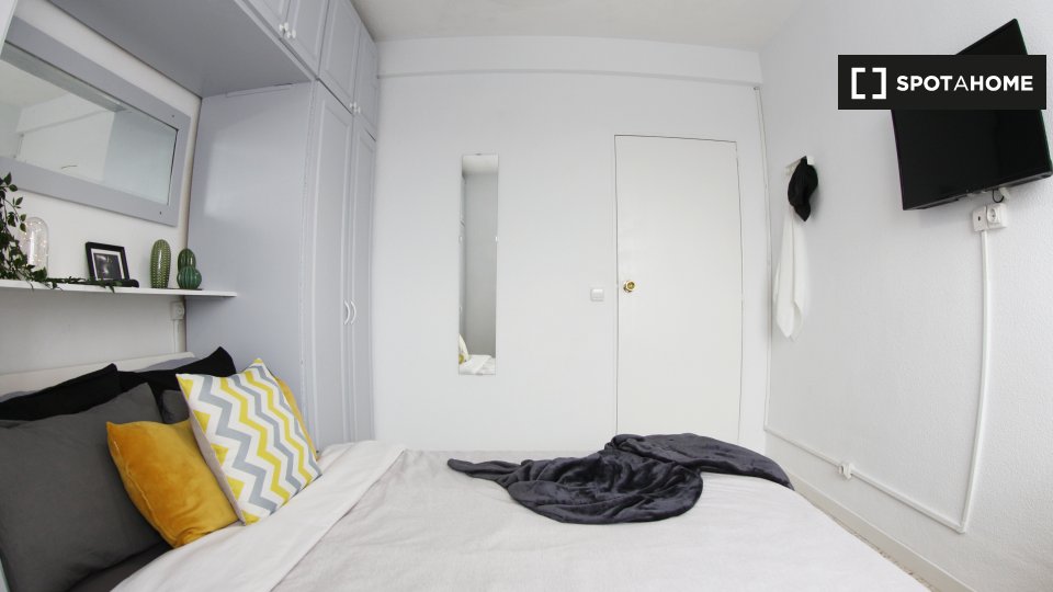 Double room Madrid, 5 beds, 100m² — photo 6