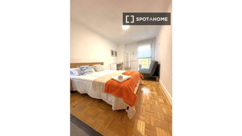 Double room Madrid, 8 beds, 170m² — photo 3