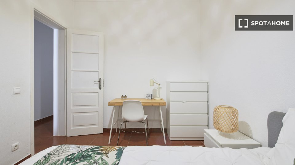 Double room Lisbon, 4 beds — photo 13