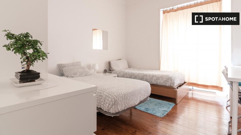 Double room Lisbon, 5 beds — photo 19