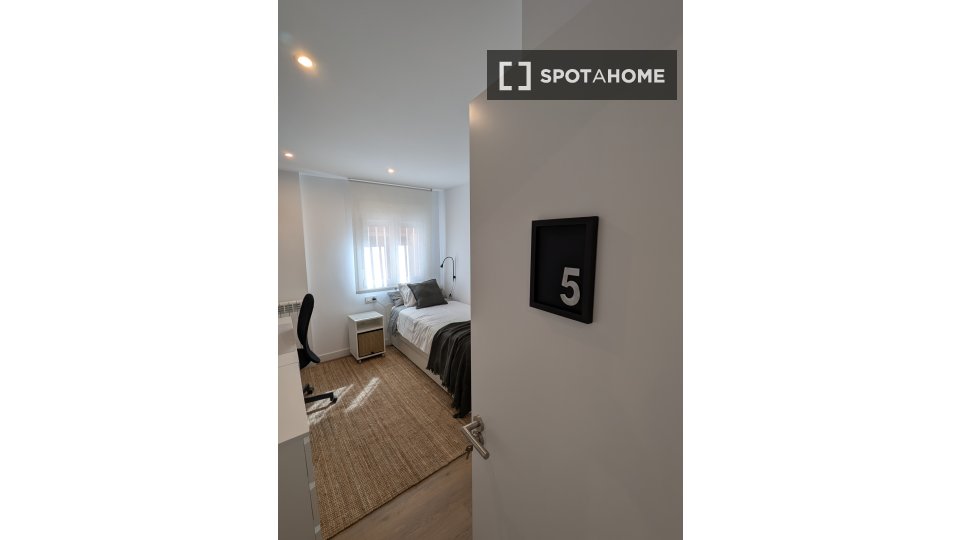 Double room Madrid, 5 beds — photo 11