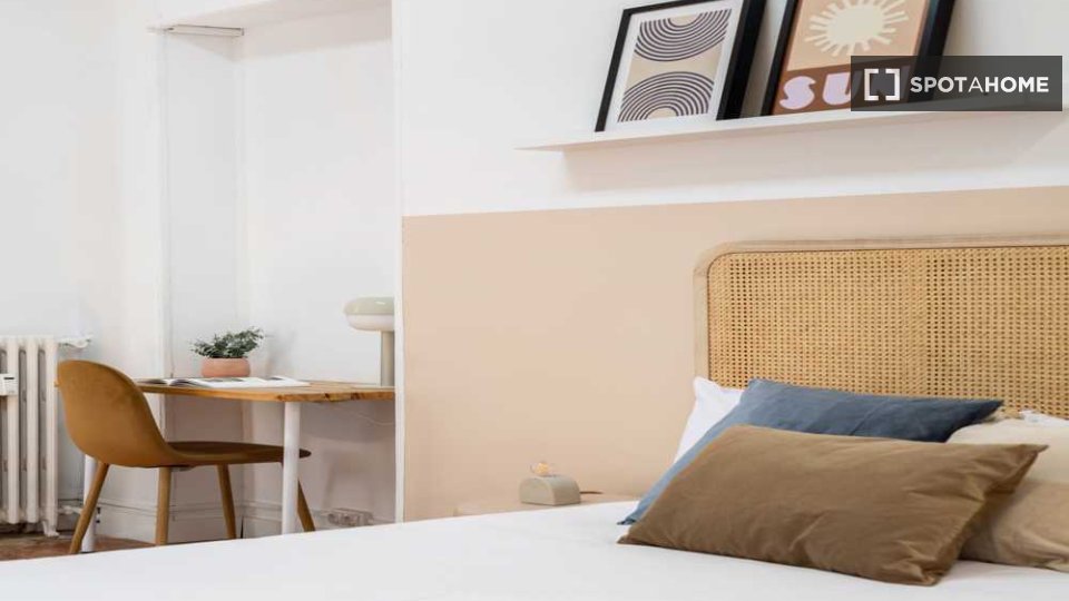 Double room Madrid, 12 beds — photo 10