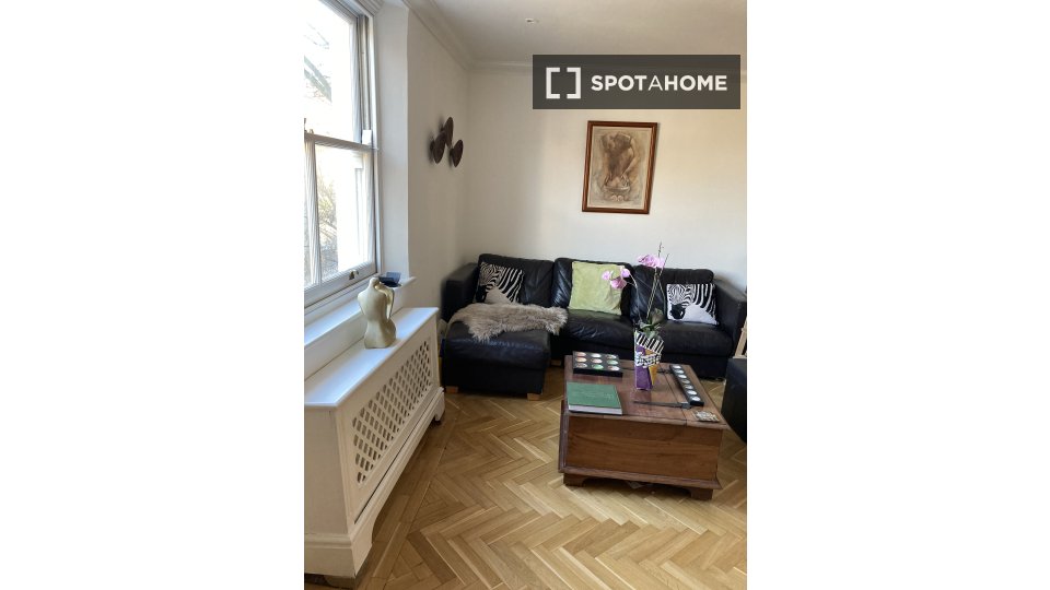 Double room London, 3 beds, 1000m² — photo 2