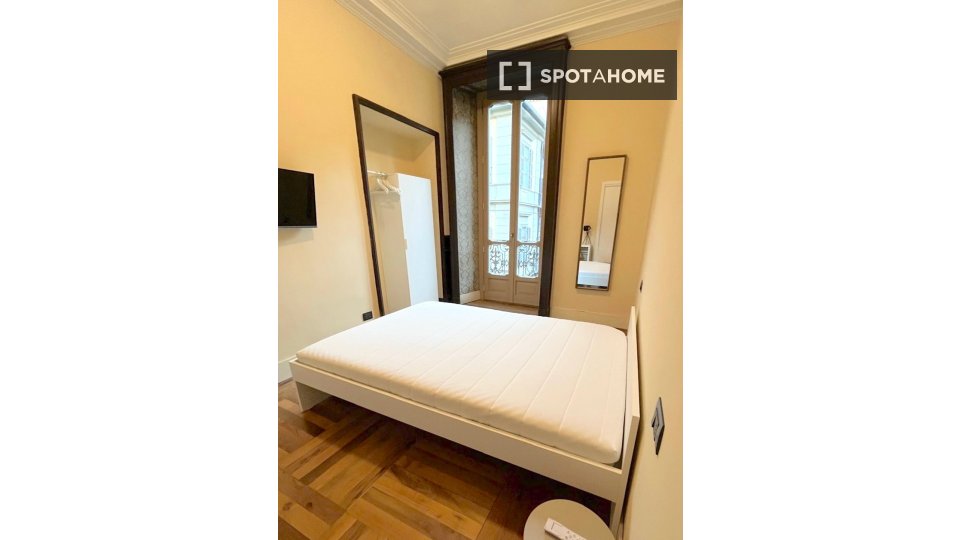 Double room Turin, 3 beds, 70m² — photo 9