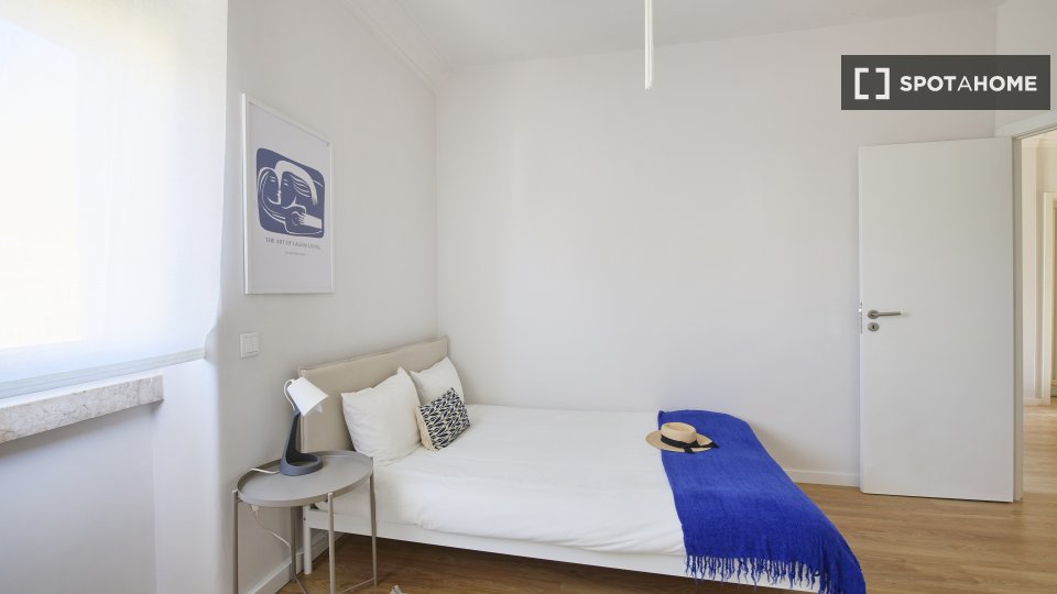 Double room Lisbon, 4 beds — photo 12