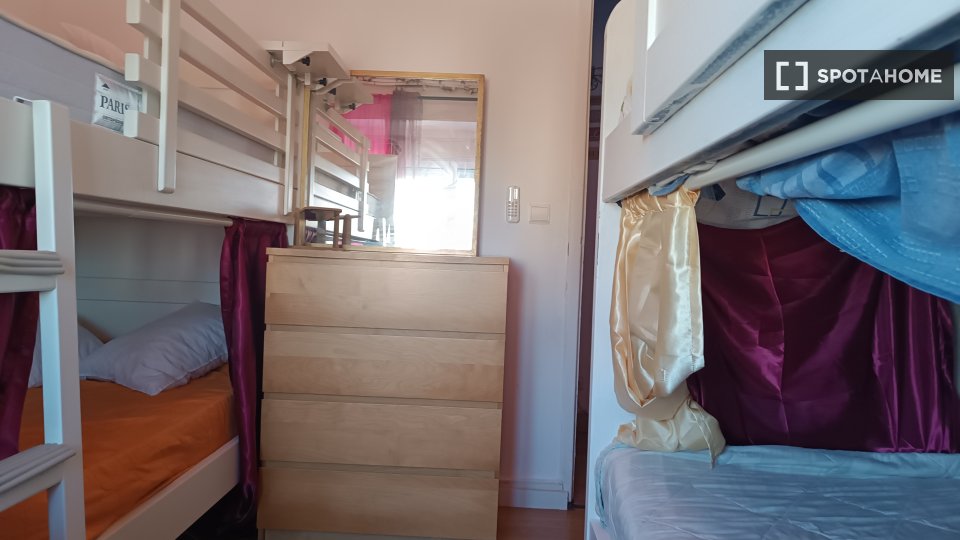 Double room Lisbon, 3 beds, 90m² — photo 14