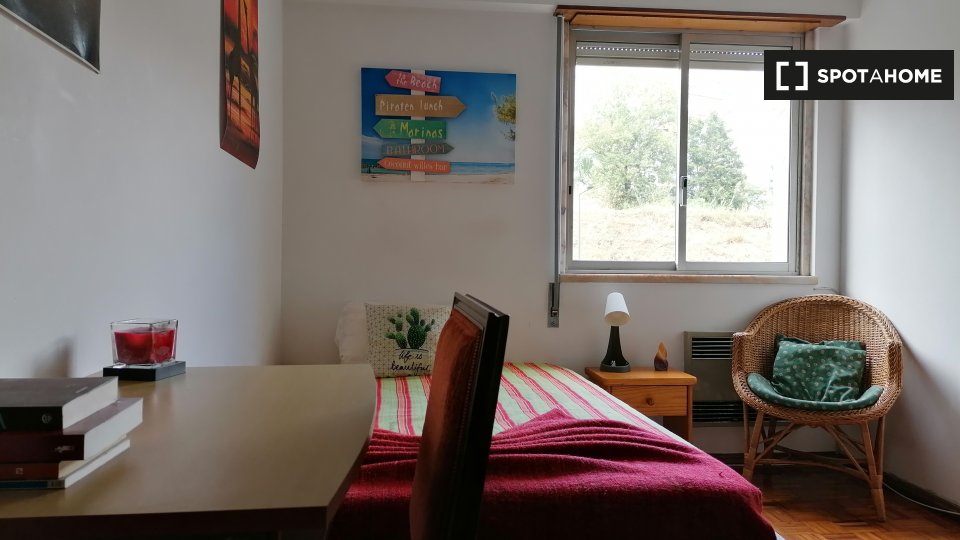 Double room Lisbon, 3 beds, 120m² — photo 10