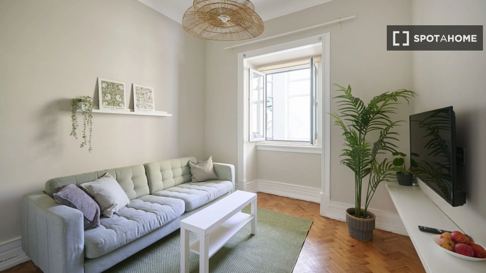 Double room Lisbon, 9 beds — photo 18
