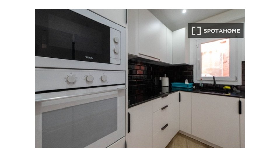 Double room Barcelona, 5 beds, 128m² — photo 20