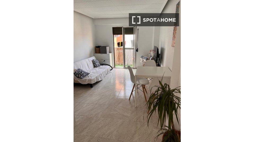 Double room Valencia, 3 beds, 85m² — photo 13