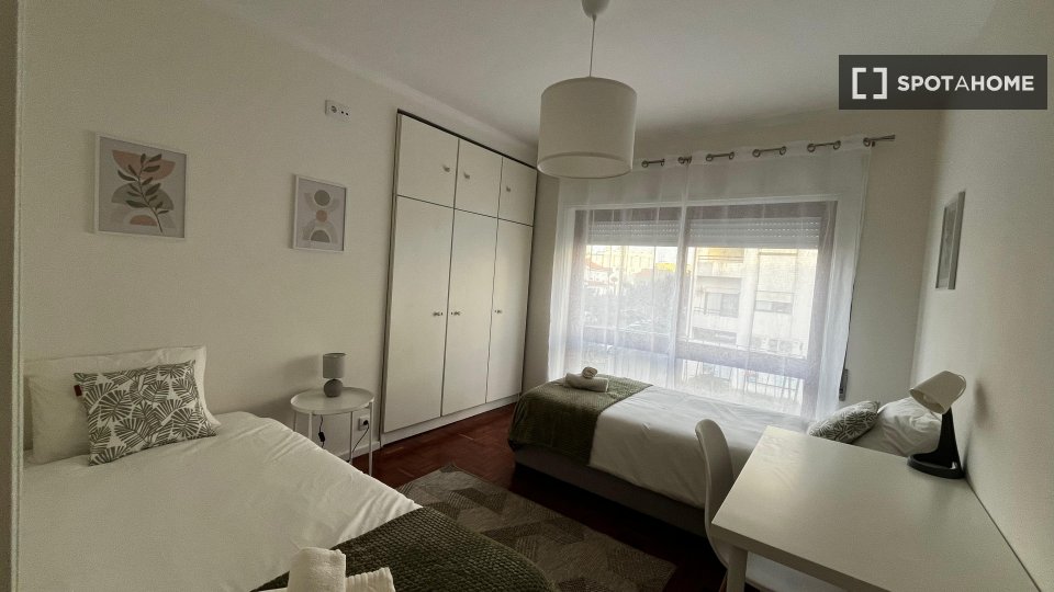 Double room Porto, 3 beds, 80m² — photo 12