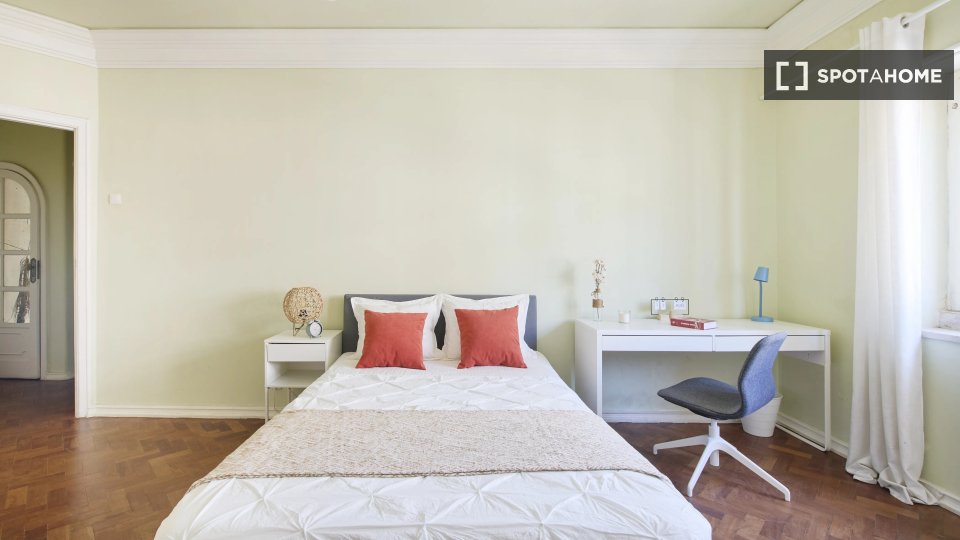 Double room Lisbon, 6 beds — photo 11